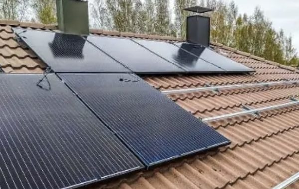 SK-SOLAR SUJUVA KIINNITYSJÄRJESTELMÄ